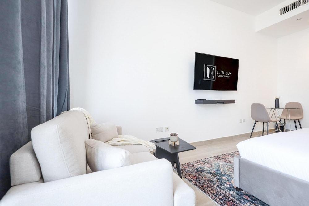Elite LUX Holiday Homes - Chic Modern Studio in JVC Dubai - Tap to explore photos