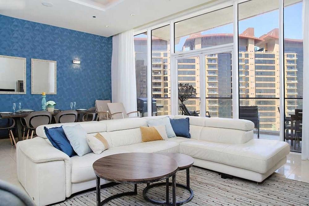 Lux 1 BR Pvt Beach Palm by Bnbme Homes - Tap to explore photos