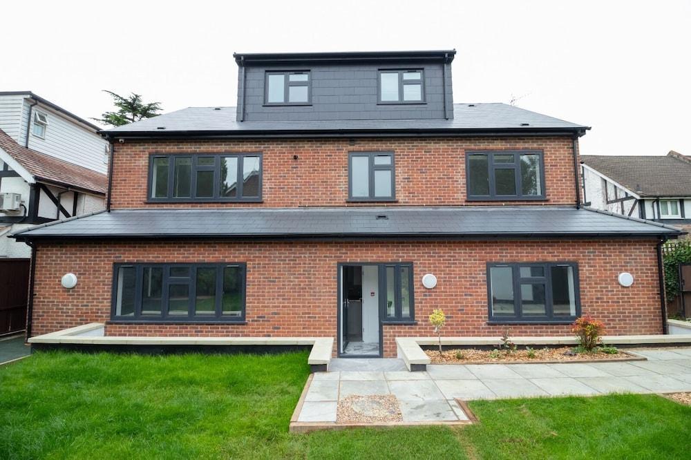 Inviting 1 Bed Apartment in Purley - Tap to explore photos