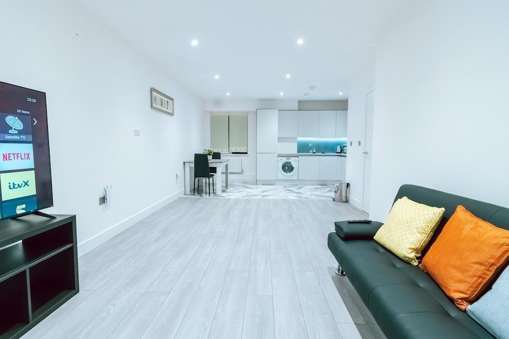 Inviting 1 Bed Apartment in Purley - Tap to explore photos