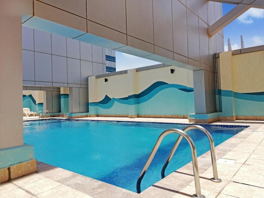 JLT Cluster P Modern 1 BR Apt - Tap to explore photos