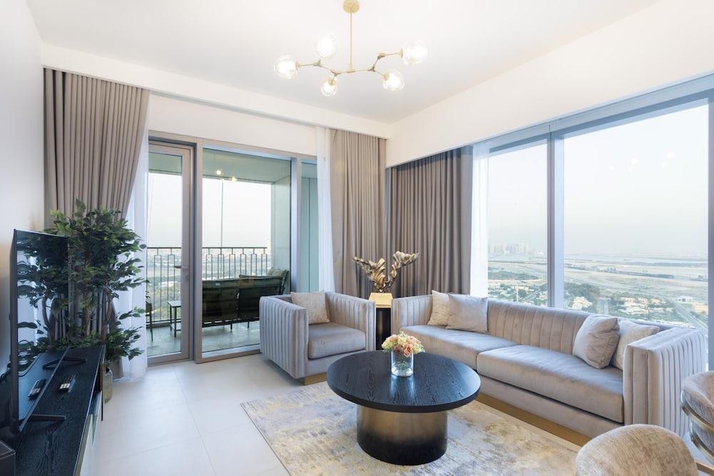 Luxe 2BR With Amazing Views AT Downtown Views