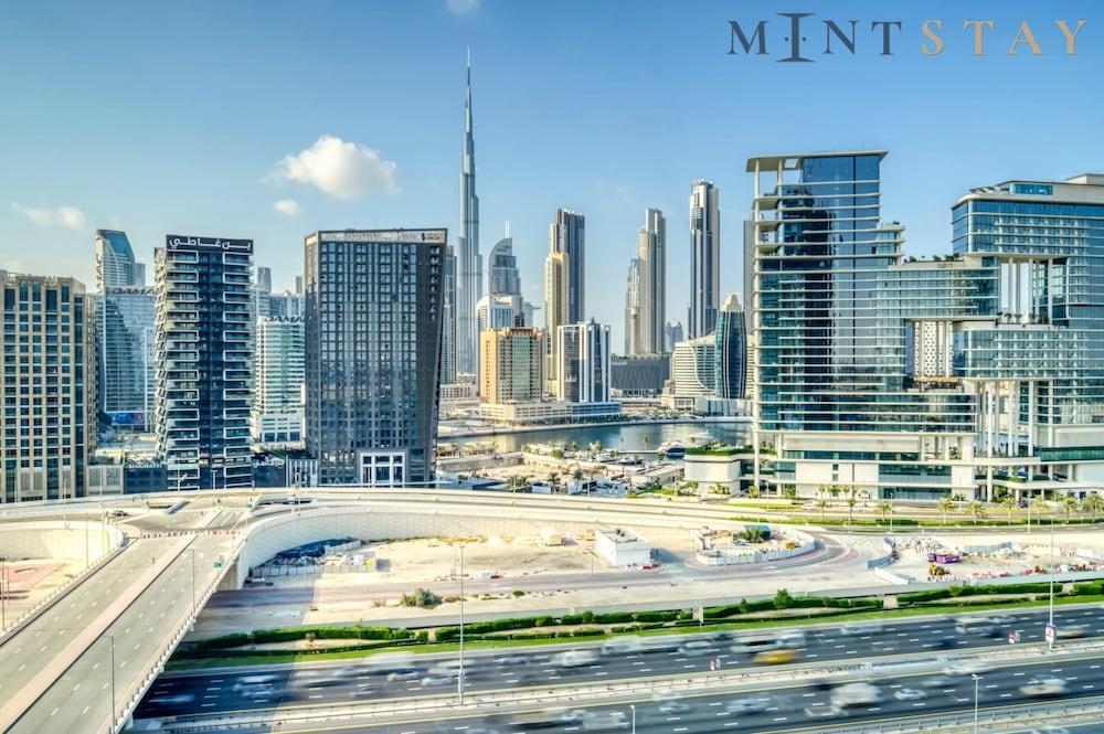 Chic Studio w Panoramic Burj Khalifa Views - Tap to explore photos