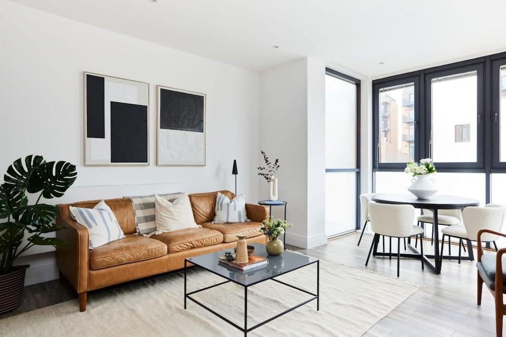 The Wembley Escape - Lovely 2bdr Flat - Tap to explore photos