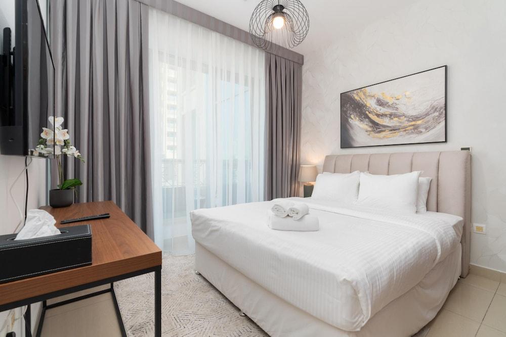 Luxury 2BR Downtown Apt With Burj Khalifa View - Tap to explore photos