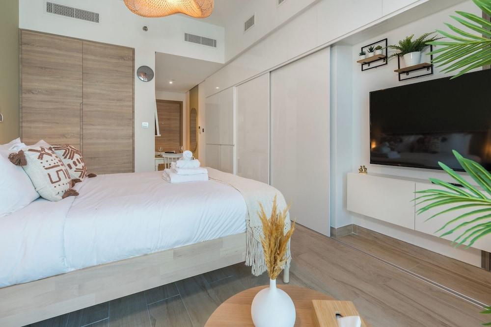 Stunning Apt Marina view with Balcony Room Type - Apartment (0 Bedroom)