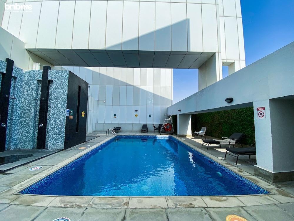Elegant Studio Golf Course View Bnbmehomes - Tap to explore photos