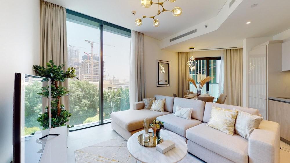 Primestay - Sobha Waves 2BR in Al Meydan - Tap to explore photos