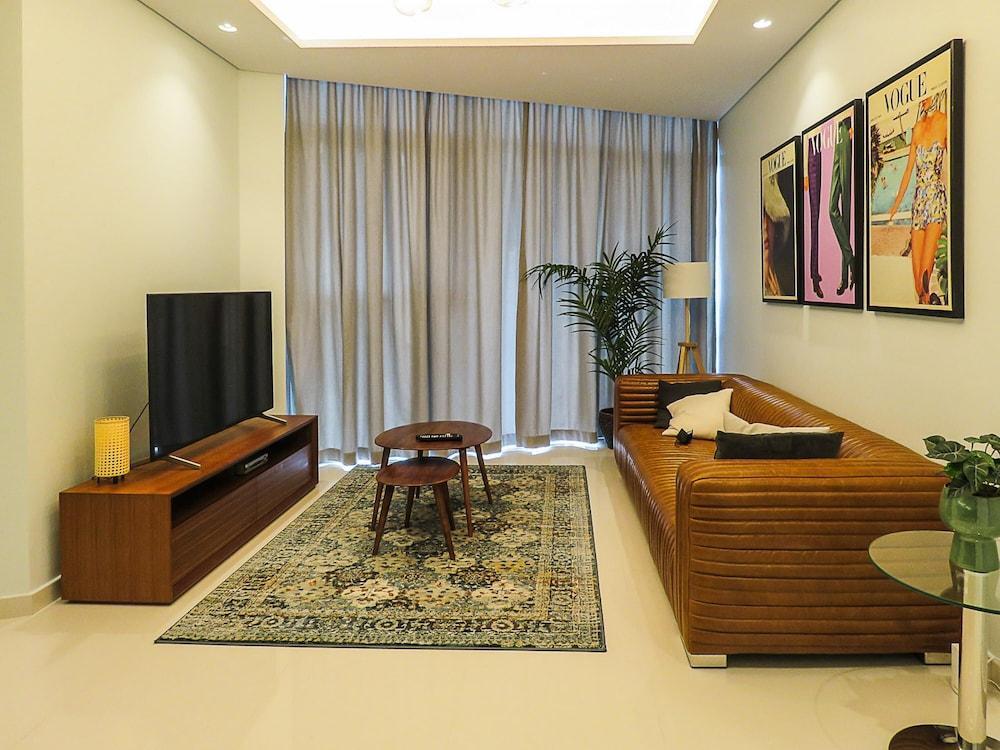 Family Friendly Apartment With Beautiful View - Tap to explore photos