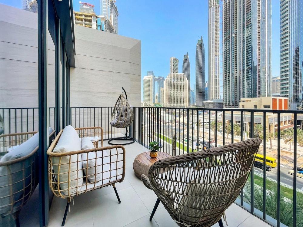 Lux 4BR Duplex in Blvd of Downtown