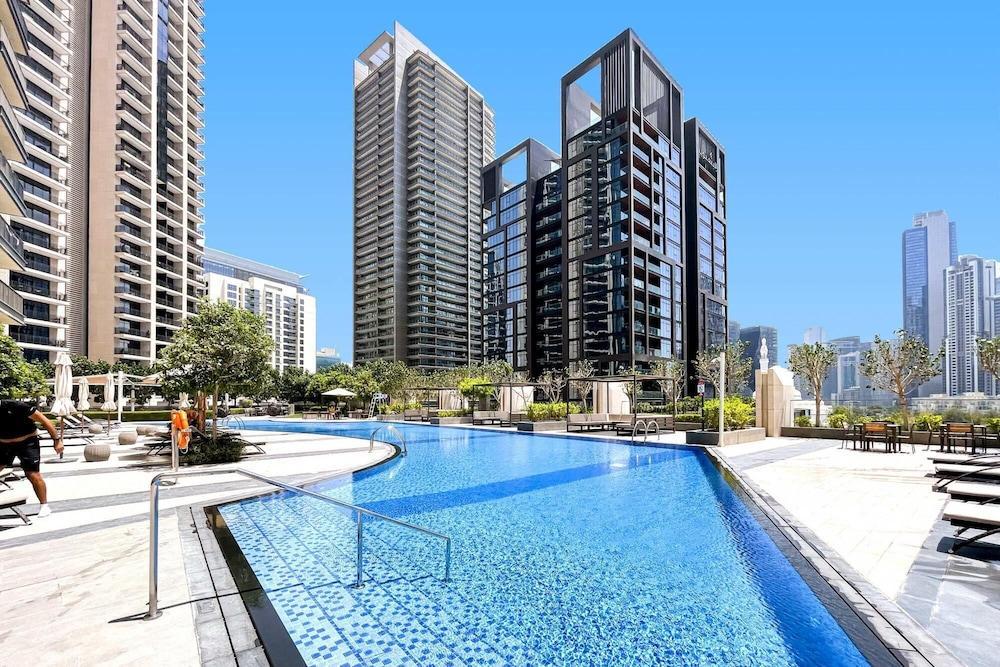 Lux 4BR Duplex in Blvd of Downtown - Tap to explore photos