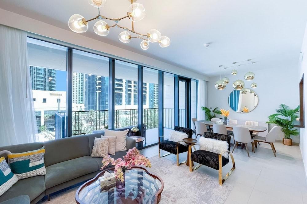 Lux 4BR Duplex in Blvd of Downtown - Tap to explore photos