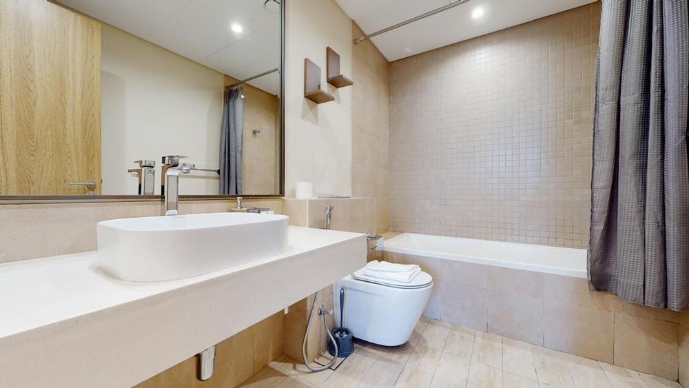 Za Abeel - 1 Residences West 1310 - Tap to explore photos