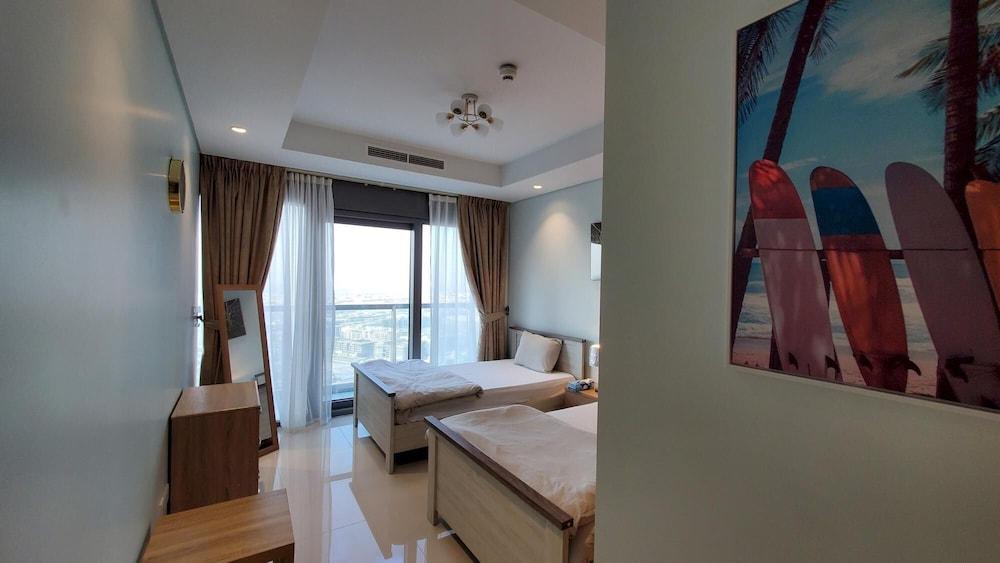 Modern 3 BR With Full Burj Khalifa and Sea View - Tap to explore photos