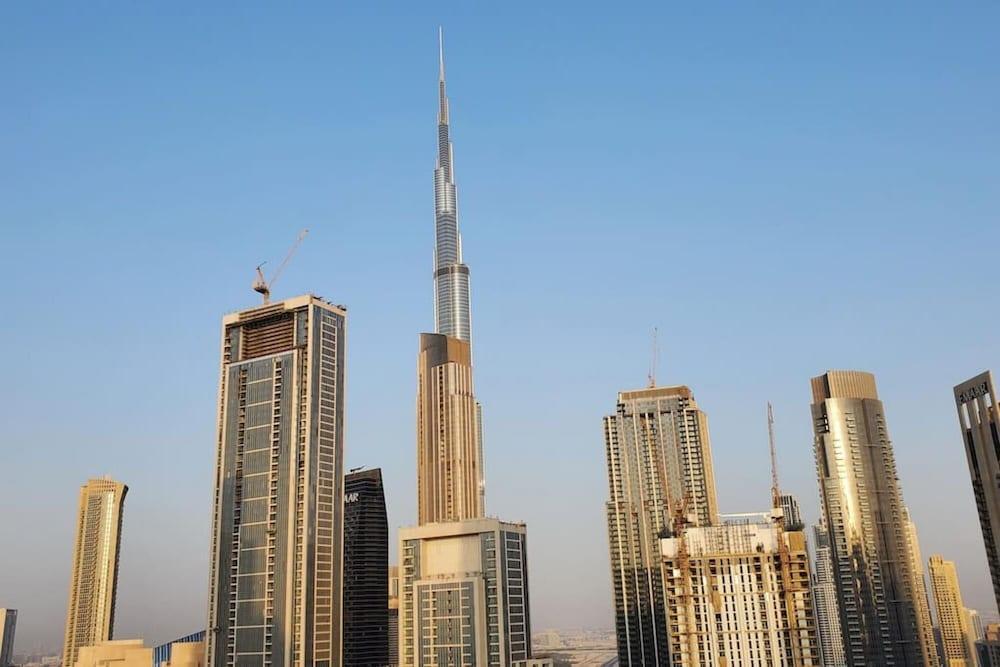 Modern 3 BR With Full Burj Khalifa and Sea View