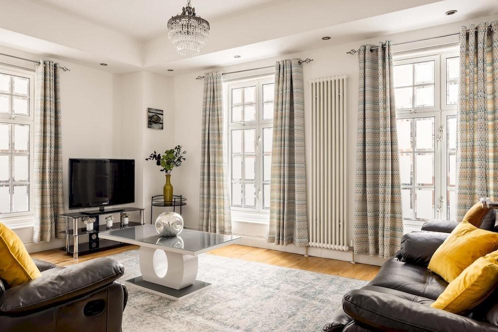 Mayfair Park Lane Lux 2-bedroom Apartment - Tap to explore photos