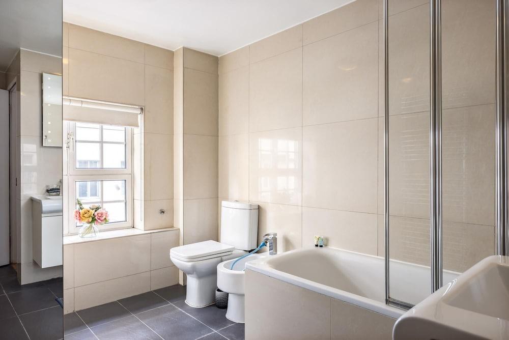 Mayfair Park Lane Lux 2-bedroom Apartment - Tap to explore photos