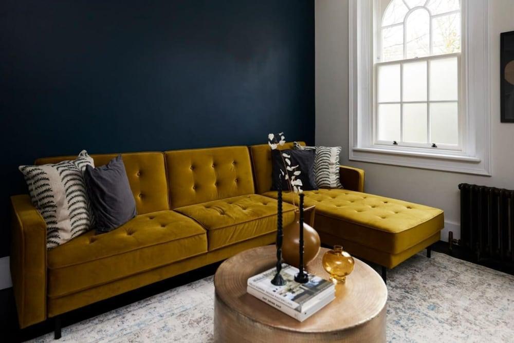 The Southwark Townhouse - Adorable 3bdr House With Garden - Tap to explore photos