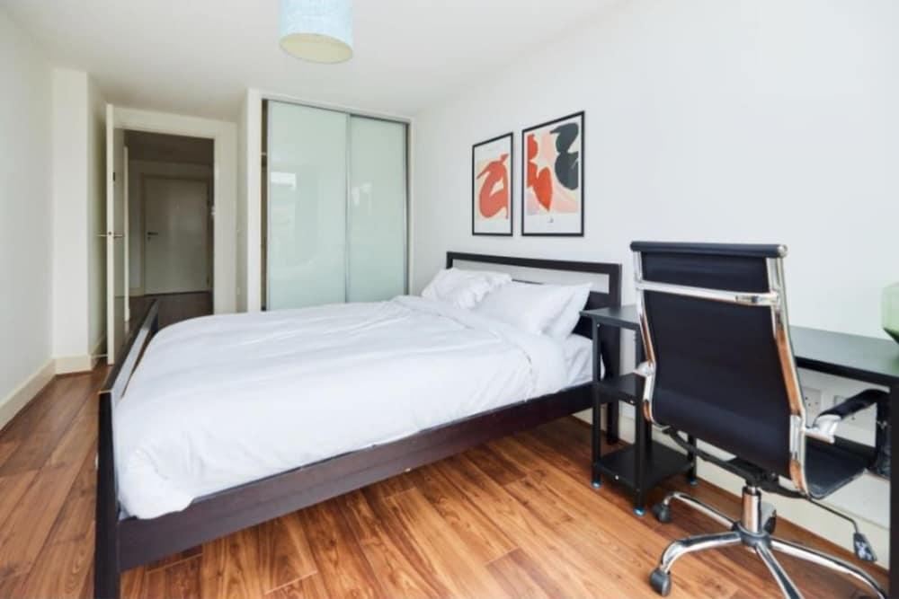The Graham Park Hideout - Breathtaking 2bdr Flat With Balcony - Tap to explore photos