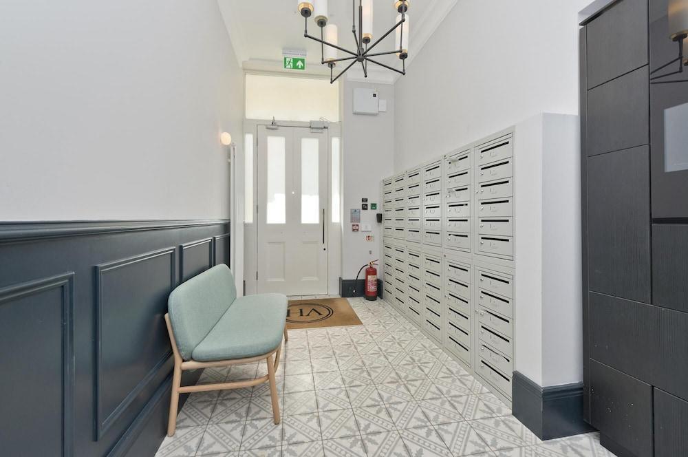 Deluxe Studio in Heritage Camden Terrace - Tap to explore photos