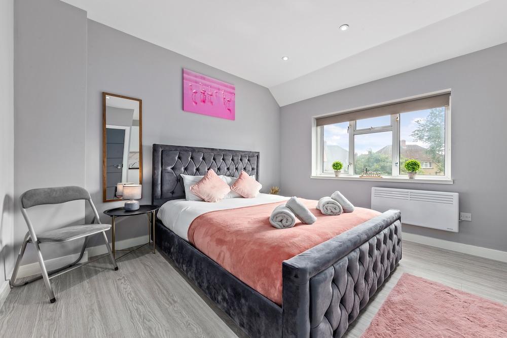 Spacious Ensuite Room Feltham Heathrow London Tw13 - Tap to explore photos