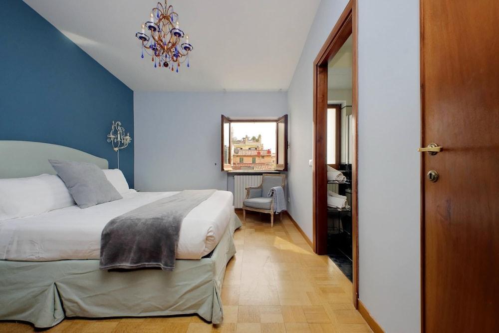 Treasurerome Spanish Steps Penthouse 4BR - Tap to explore photos