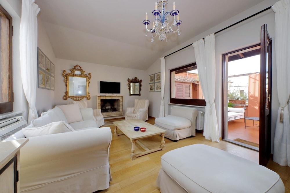 Treasurerome Spanish Steps Penthouse 4BR - Tap to explore photos