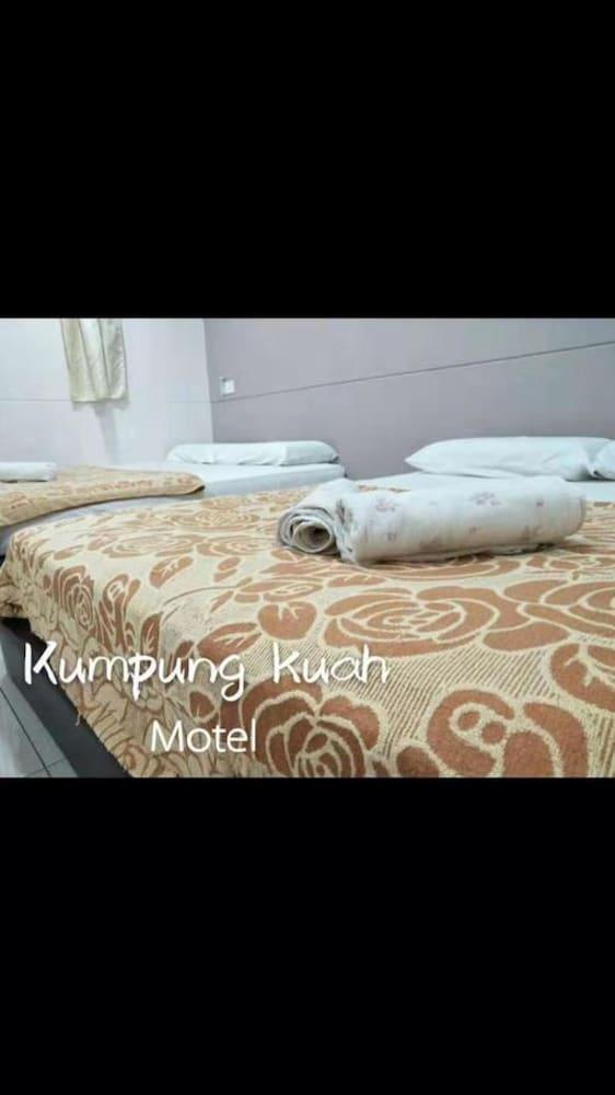 Motel Kampung Kuah - Tap to explore photos