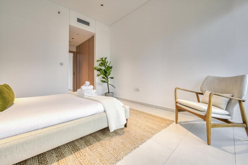 Luxury Apt W Burj Khalifa Vw Dubai Canal Access - Tap to explore photos
