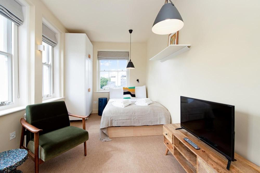 Bright Studio on Regent s Park Road - Tap to explore photos