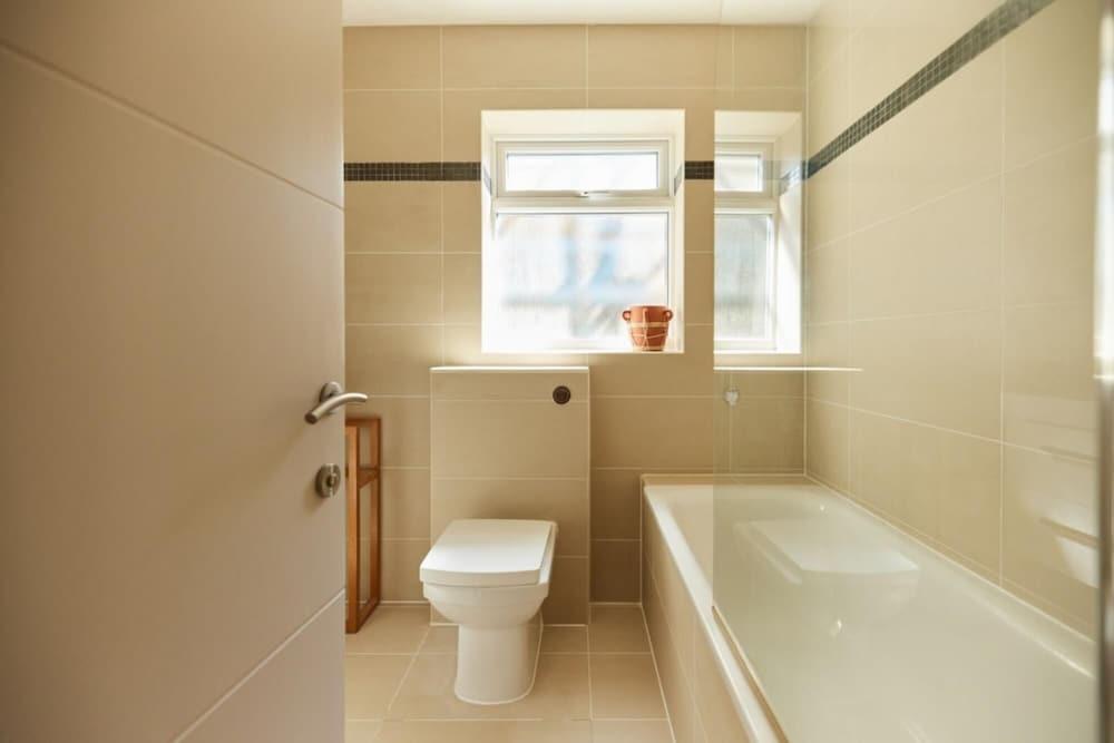The Kilburn Crib - Stunning 3bdr Flat - Tap to explore photos