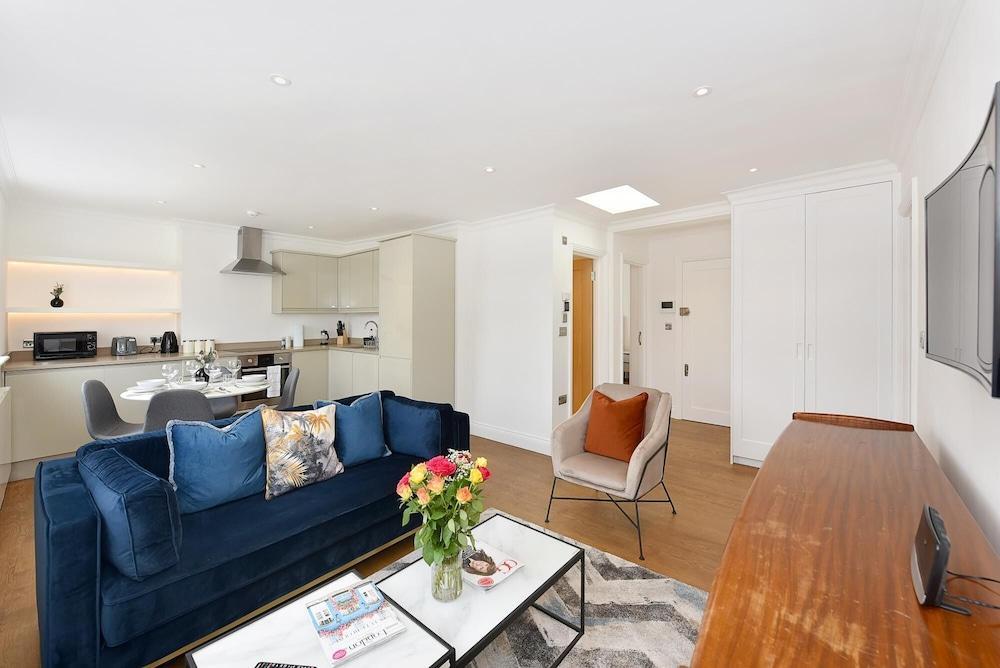 Garden View Sloane Square 2bed 2 5bath 2 5million - Tap to explore photos