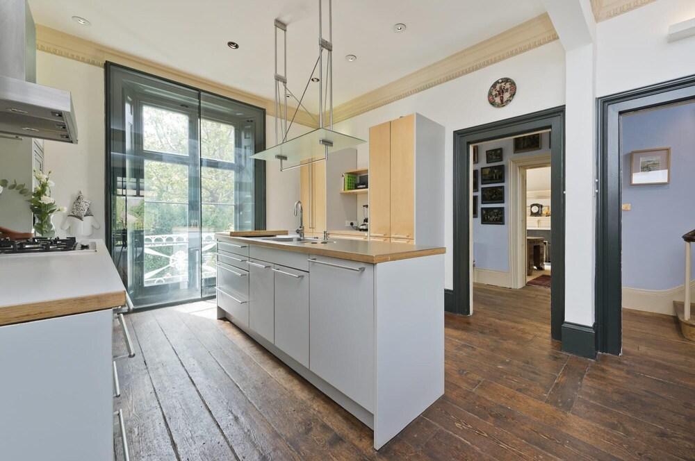 Historic 5 Bed Home Maida Vale - Tap to explore photos