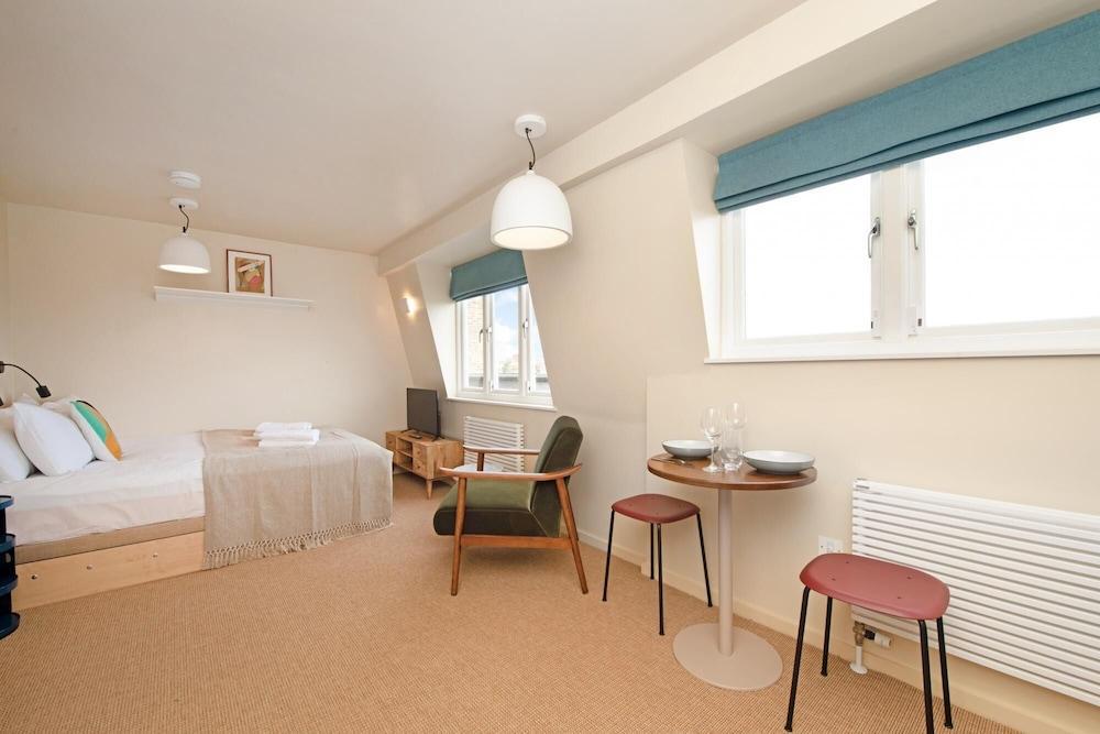 Stylish Studio in Popular Primrose Hill - Tap to explore photos