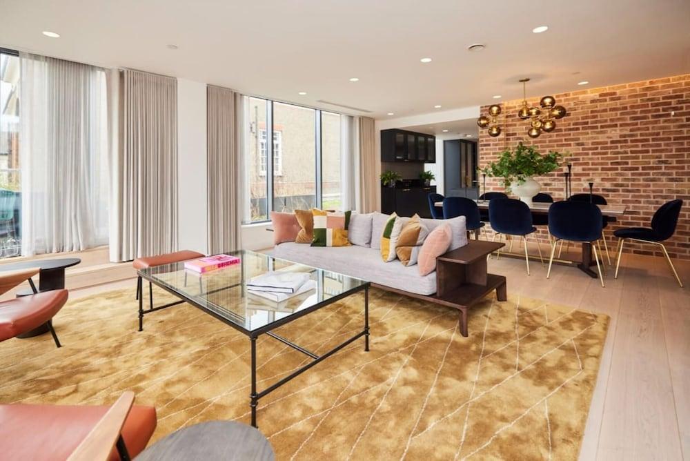 The Soho Penthouse - Charming 3bdr Penthouse With Terrace - Tap to explore photos