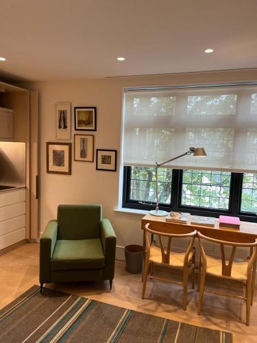 Luxury Suite in Cadogan Square III - Tap to explore photos