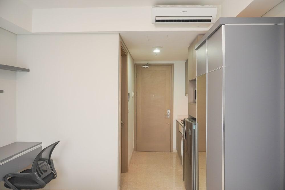 Minimalist And Nice Studio At Gold Coast Apartment - Tap to explore photos