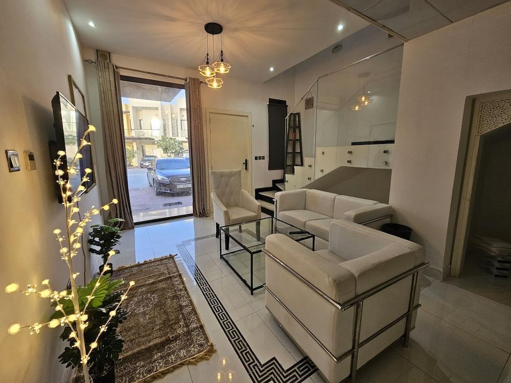 Amazing One-bedroom Villa Townhouse - Tap to explore photos