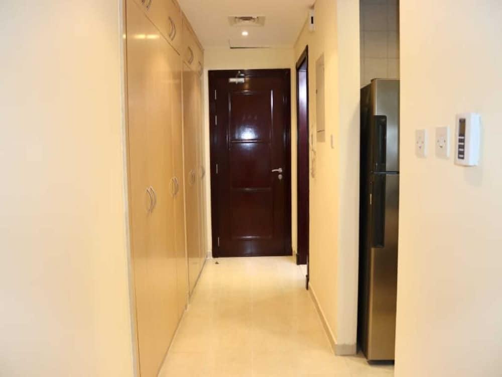 Stunning Family Friendly Studio Close To Dubai Hub - Tap to explore photos