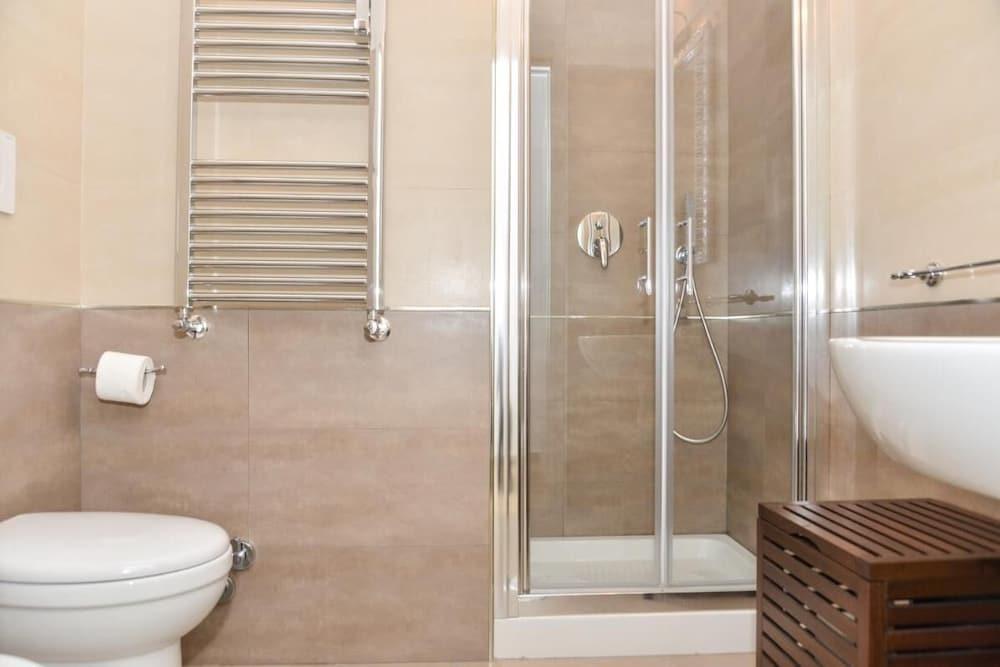 Your Rhome Experience Rome in a Bright and Welcoming Space - Tap to explore photos