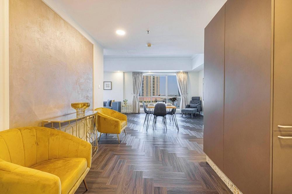 Stylish 1br - Extra Bed With Burj Khalifa View - Tap to explore photos