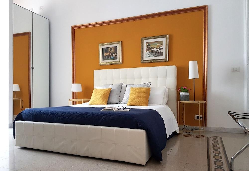 Room-a Casa Boschi Near Vatican Deluxe J - Tap to explore photos