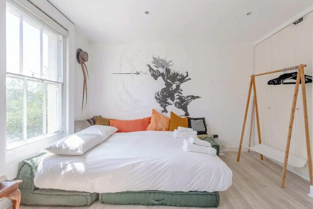 Quirky & Serene 2BD Flat in Dalston - Tap to explore photos
