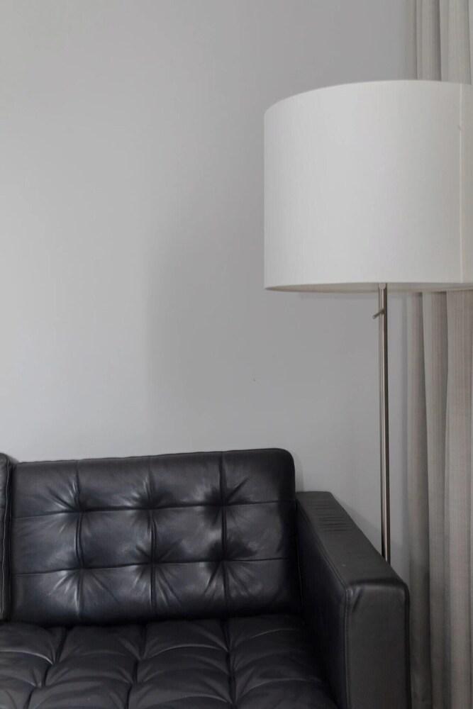 Modern & Central 1BD Flat - Pimlico - Tap to explore photos