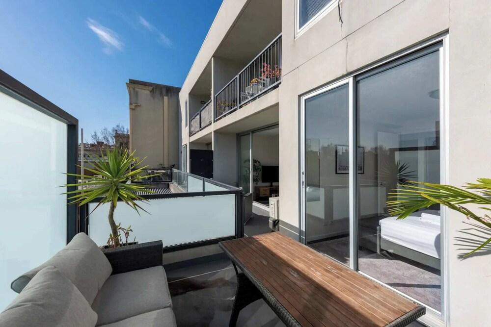 Central 2BR in Prime Carlton Location w/ Parking! - Tap to explore photos
