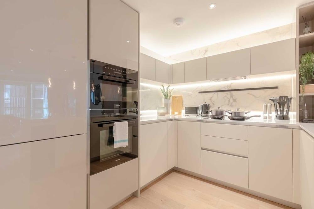 Charming 2BD Contemporary Flat - White City! - Tap to explore photos