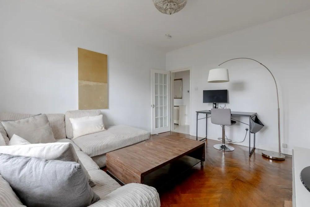 Bright & Central - 3BD Flat - Marylebone! - Tap to explore photos