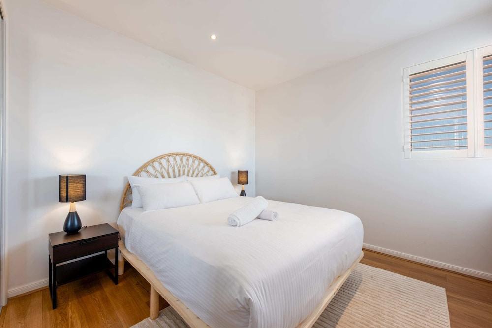 Stunning 1B Apt in Richmond - Parking & City Views - Tap to explore photos