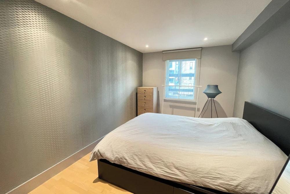 Central & Stylish 1BD Flat - City of London - Tap to explore photos