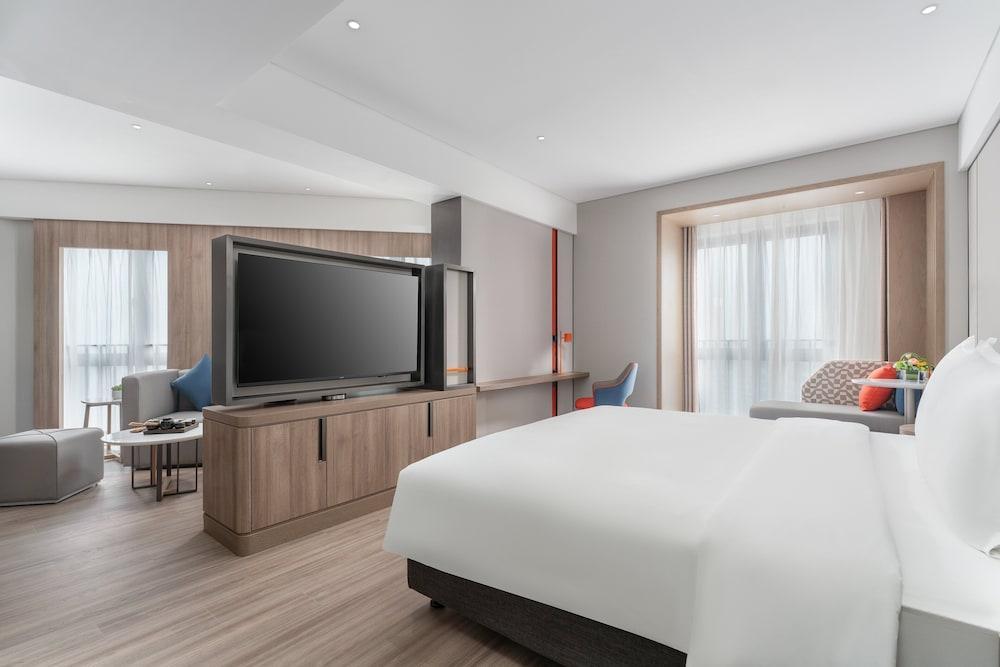 Holiday Inn Express Guangzhou Panyu Dashi, an IHG Hotel - Tap to explore photos